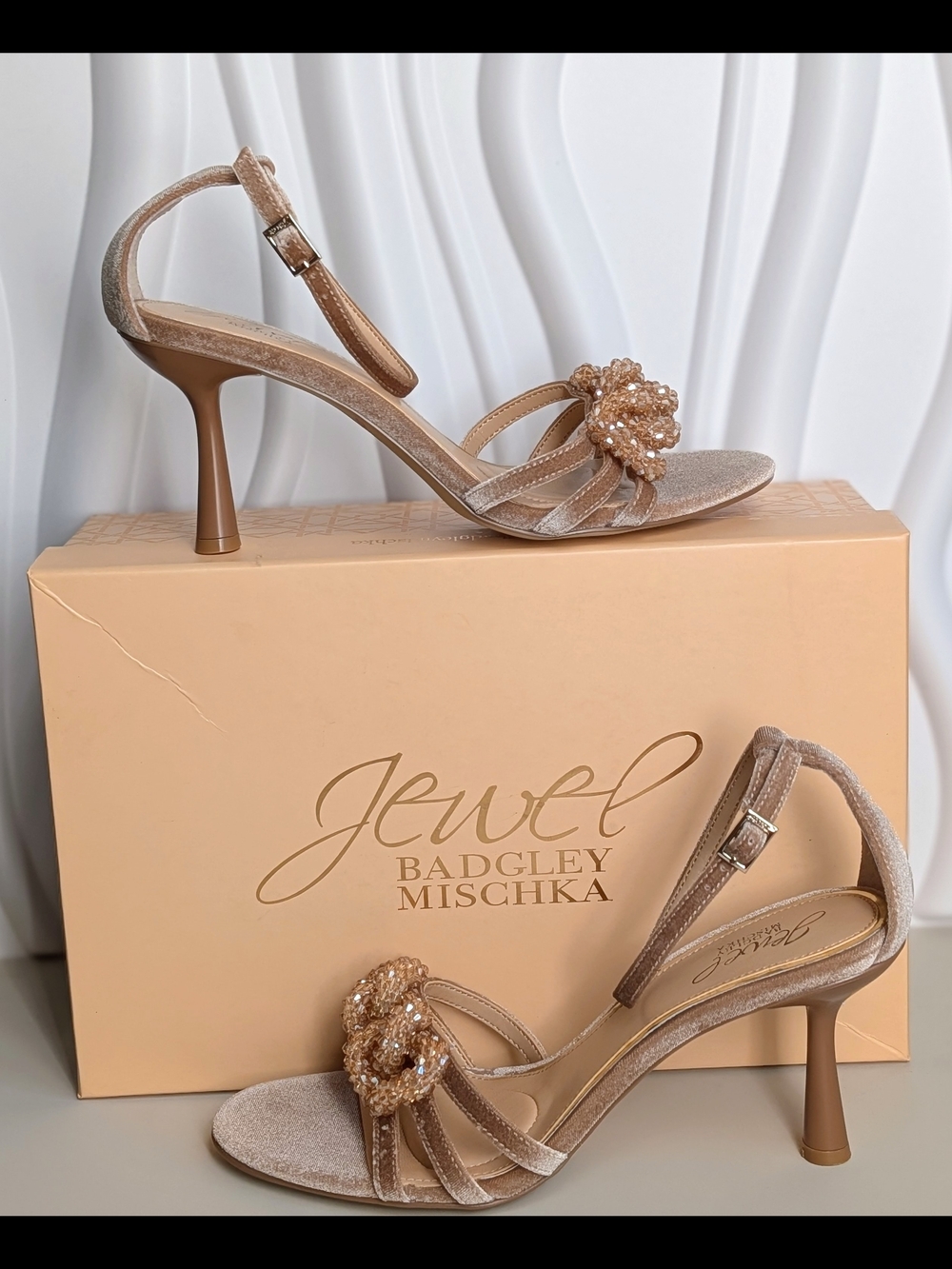 NIB Jewel Badgley Mischka Tailani Velvet Crystal Chain Sandals Size 8 W/ Dustbag